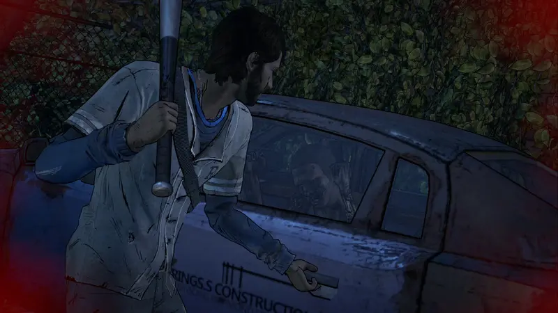 Un hombre con una escopeta a punto de abrir la puerta de un vehiculo donde se ve un zombie